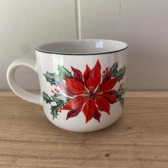 Holly Leaf Christmas coffee mug - Picture 2 of 7